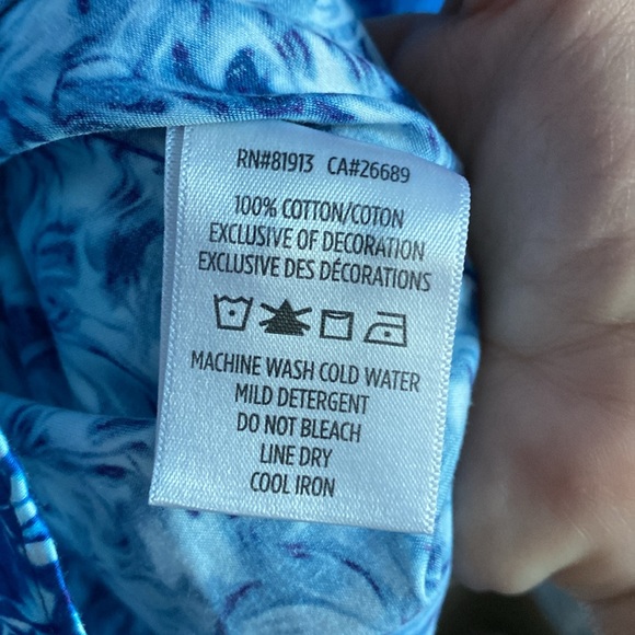 Robert Graham Cotton Long Sleeved Button Down Shirt. Blue Floral Pattern. Size M - Picture 12 of 16